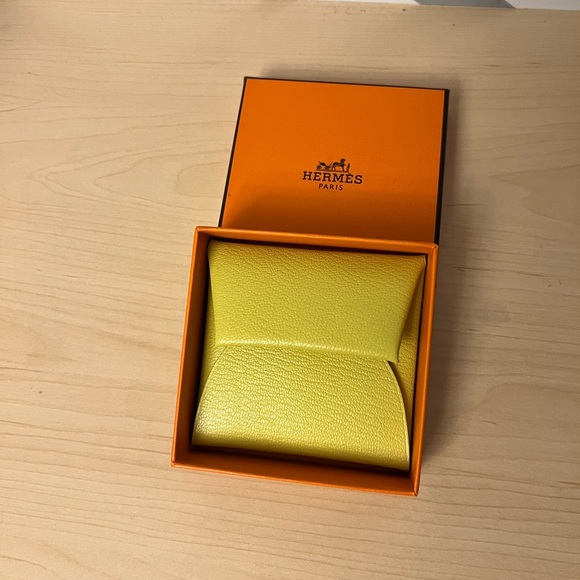 Hermes Yellow Chèvre Mysore Bastia Coin Pouch w/ Box - Picture 2 of 9